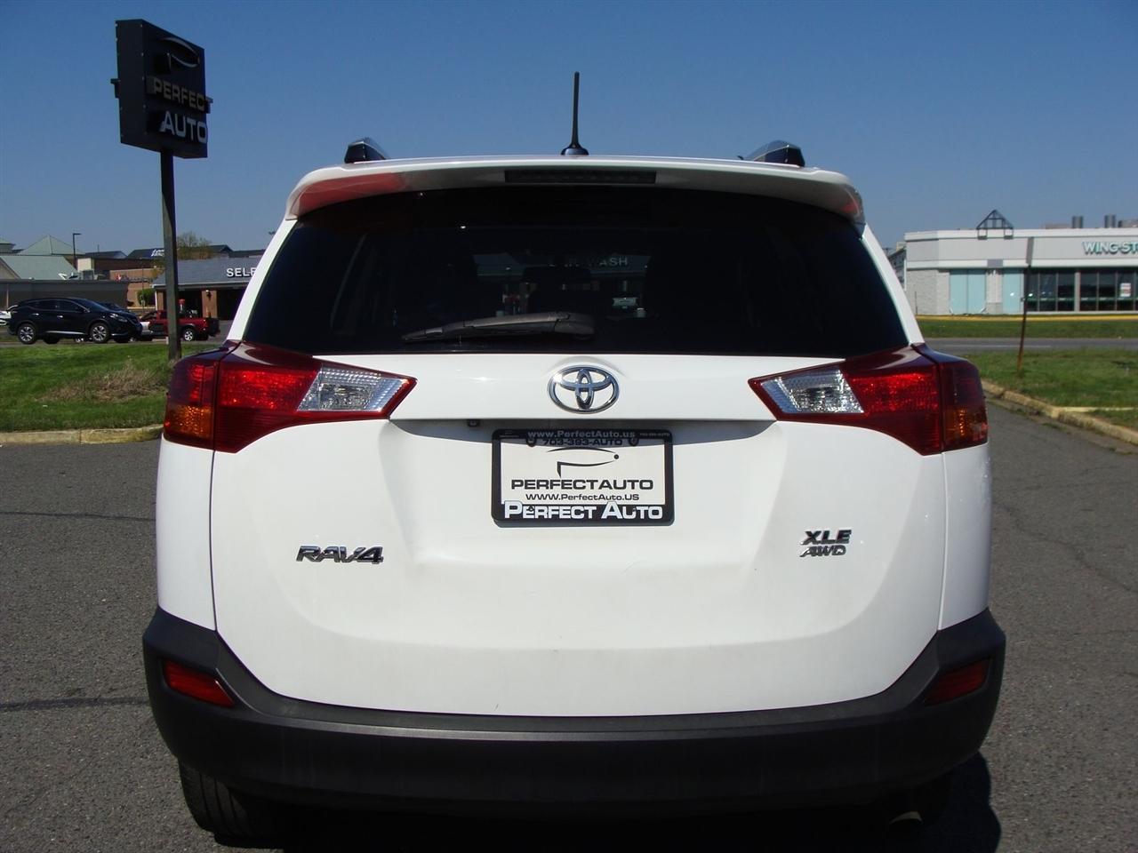 Toyota RAV4 AWD 4dr XLE (Natl) 2013