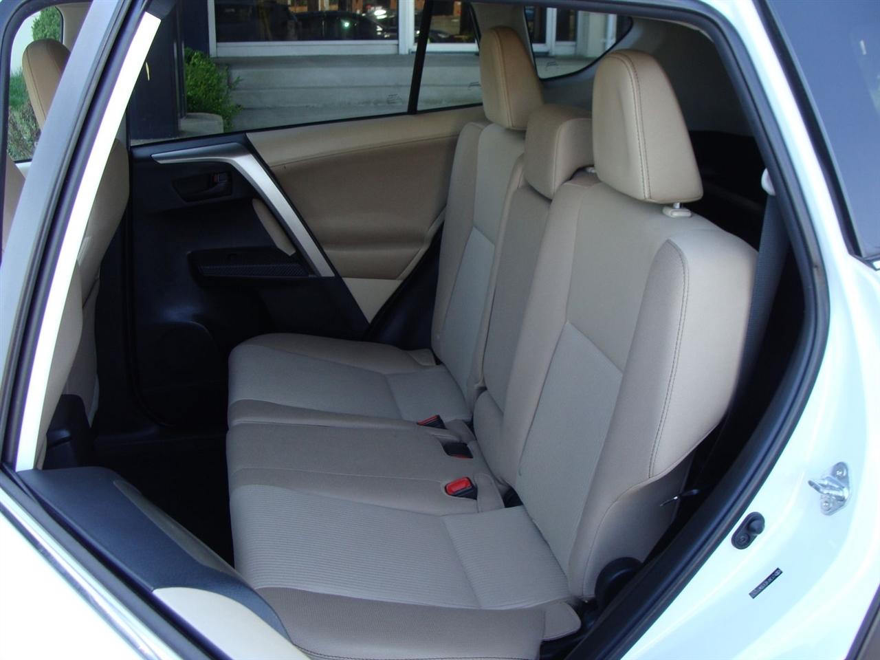 Toyota RAV4 AWD 4dr XLE (Natl) 2013