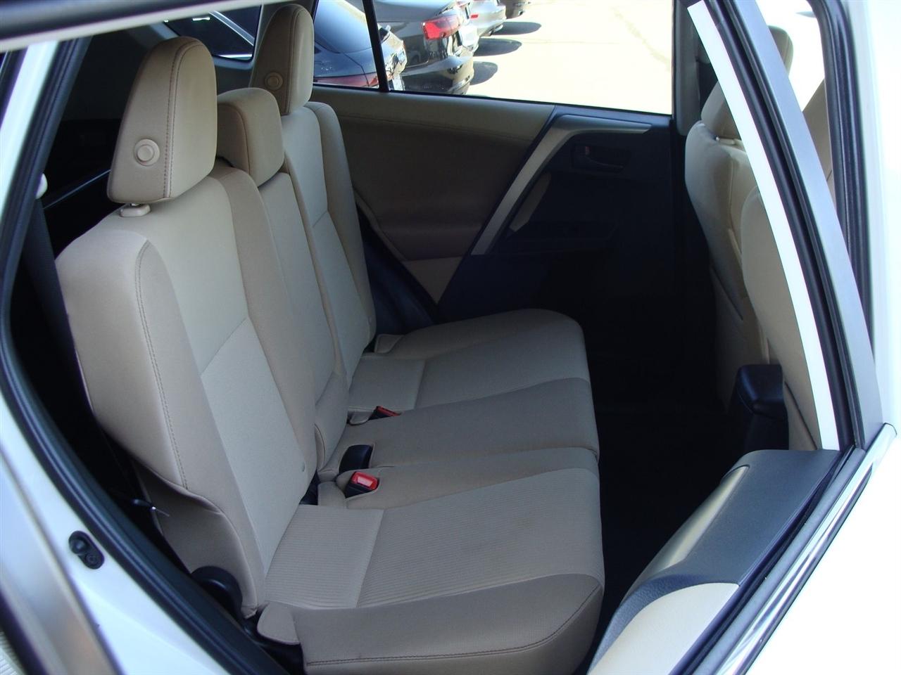 Toyota RAV4 AWD 4dr XLE (Natl) 2013