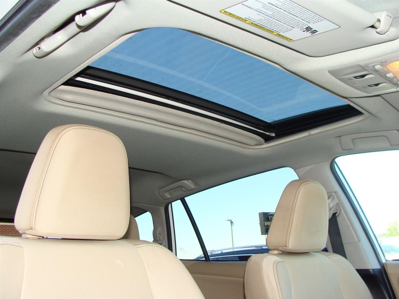 Toyota RAV4 AWD 4dr XLE (Natl) 2013