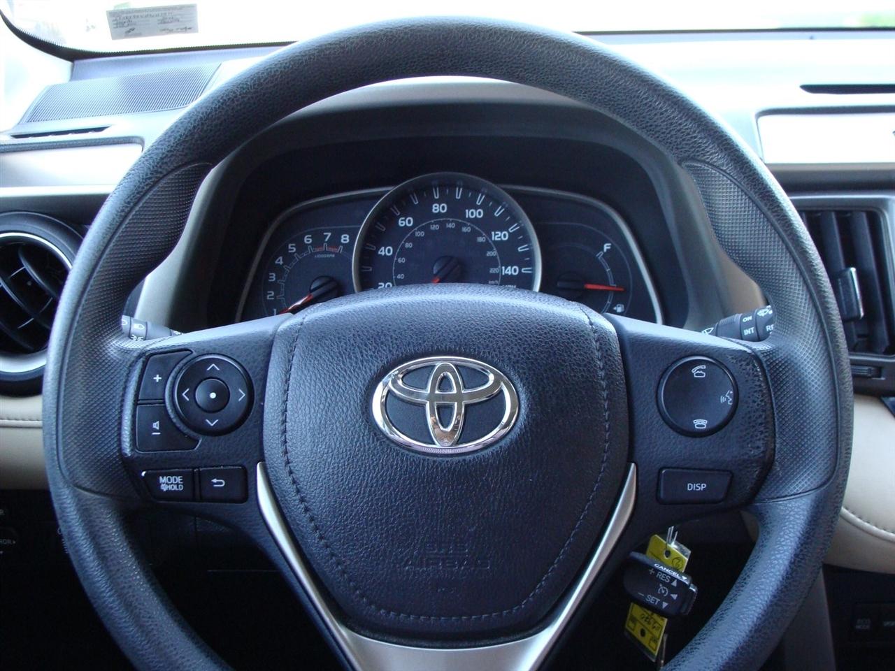 Toyota RAV4 AWD 4dr XLE (Natl) 2013