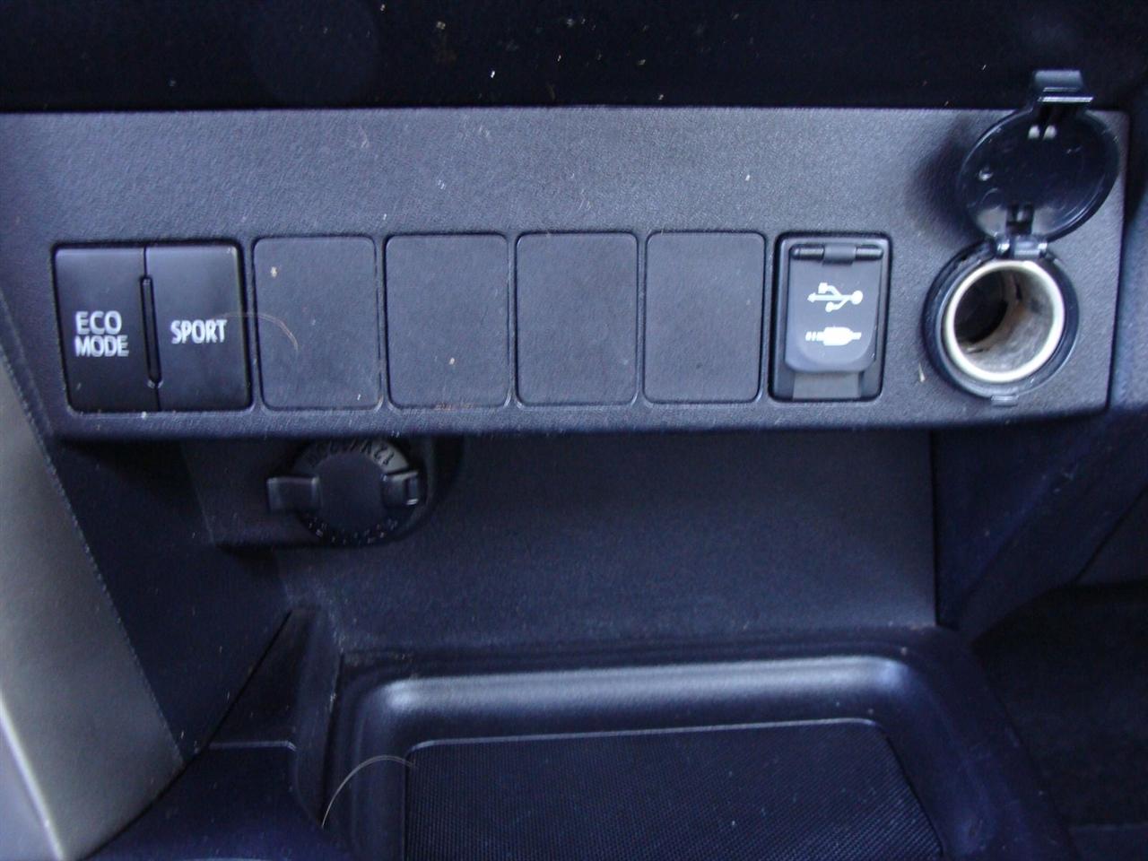 Toyota RAV4 AWD 4dr XLE (Natl) 2013