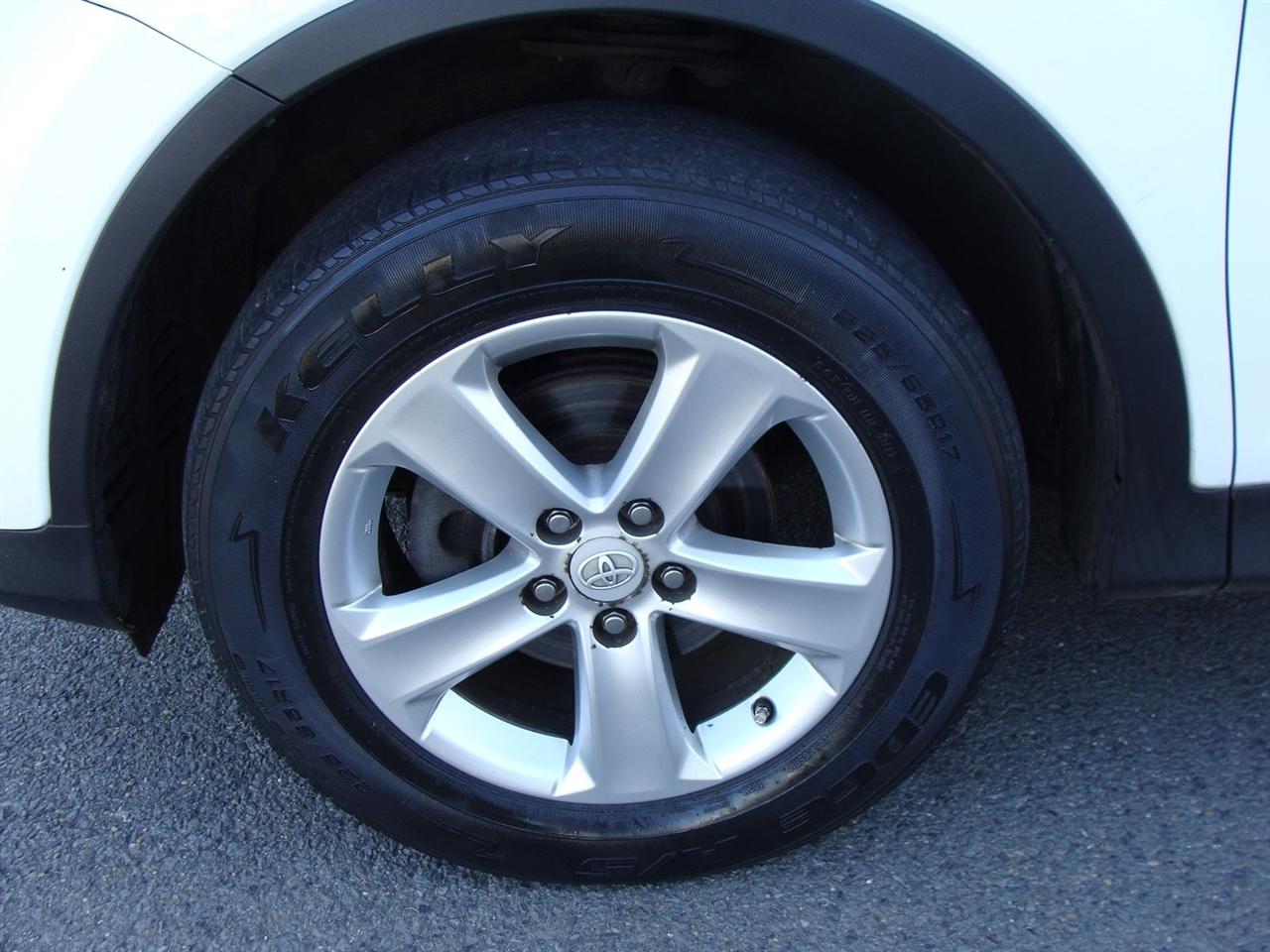 Toyota RAV4 AWD 4dr XLE (Natl) 2013