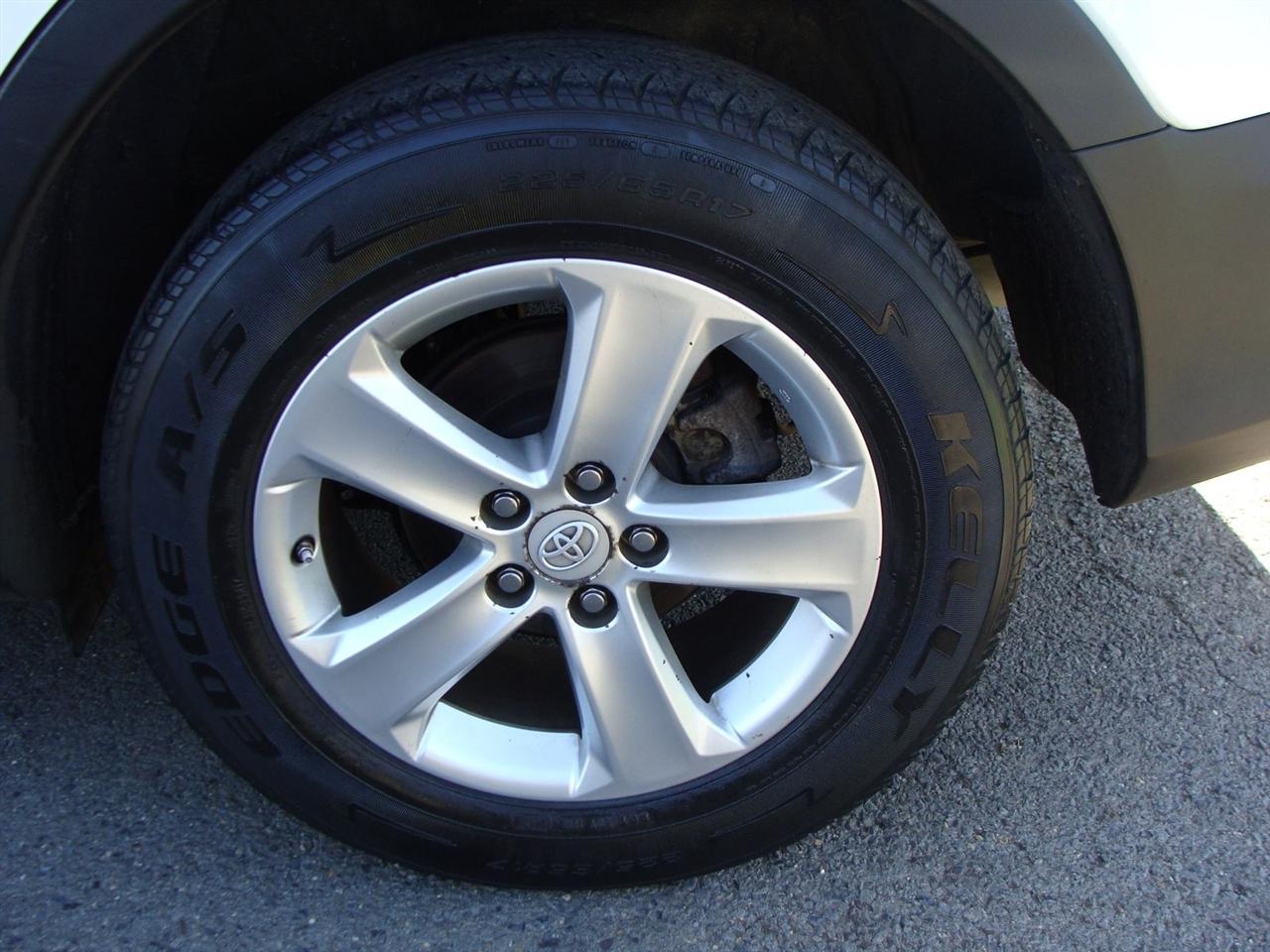 Toyota RAV4 AWD 4dr XLE (Natl) 2013