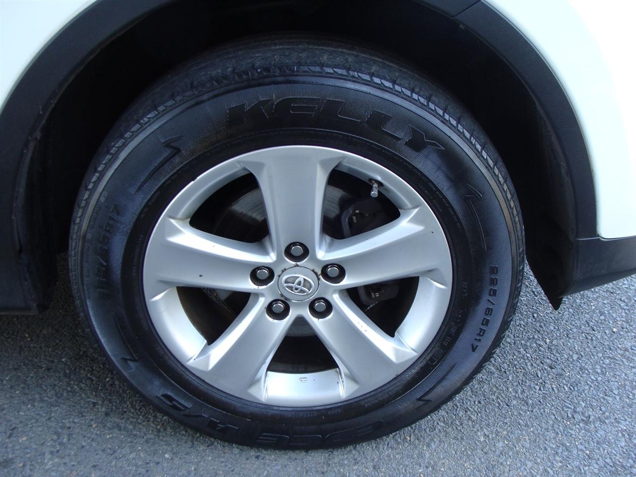 Toyota RAV4 AWD 4dr XLE (Natl) 2013