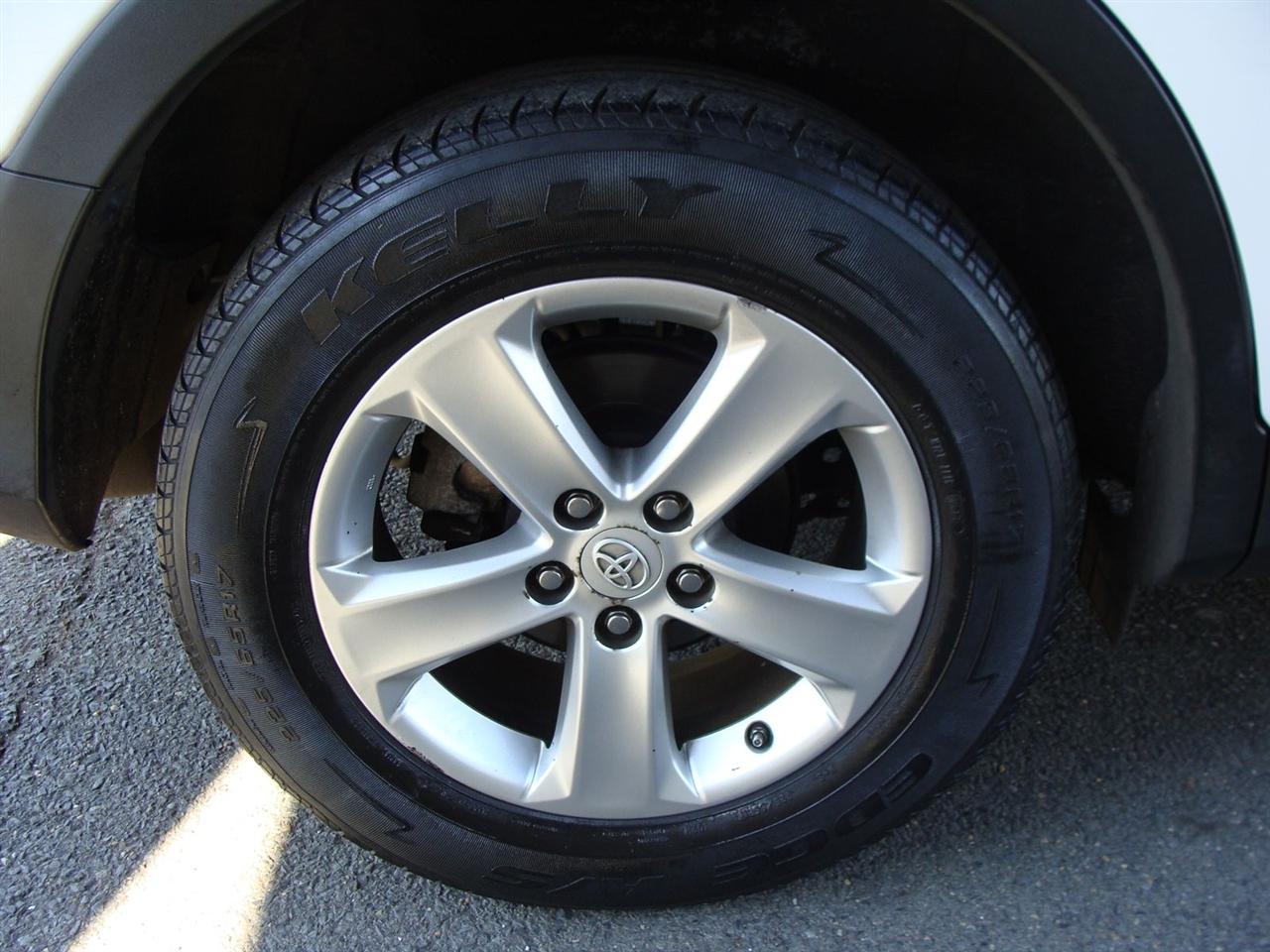 Toyota RAV4 AWD 4dr XLE (Natl) 2013