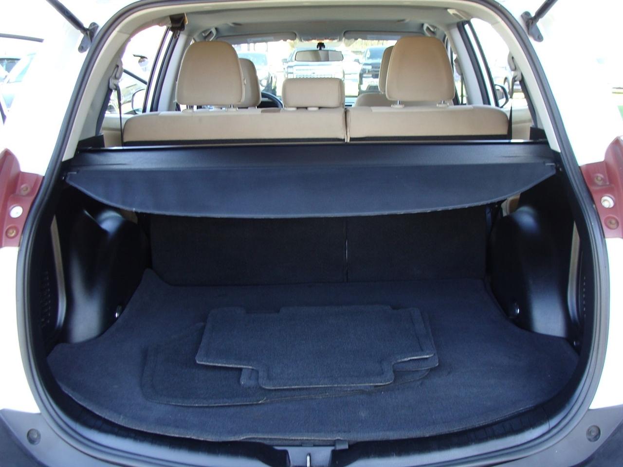 Toyota RAV4 AWD 4dr XLE (Natl) 2013