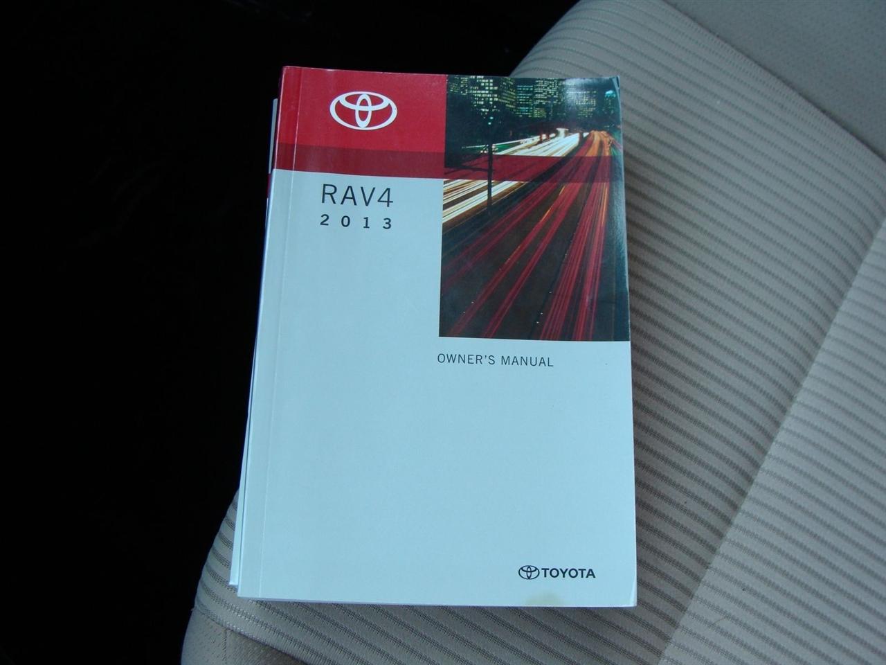 Toyota RAV4 AWD 4dr XLE (Natl) 2013