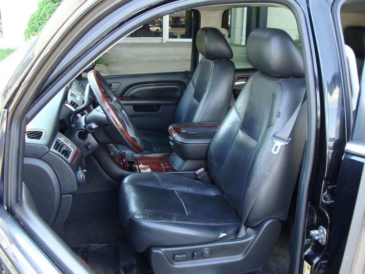 Cadillac Escalade ESV AWD 4dr Luxury 2012