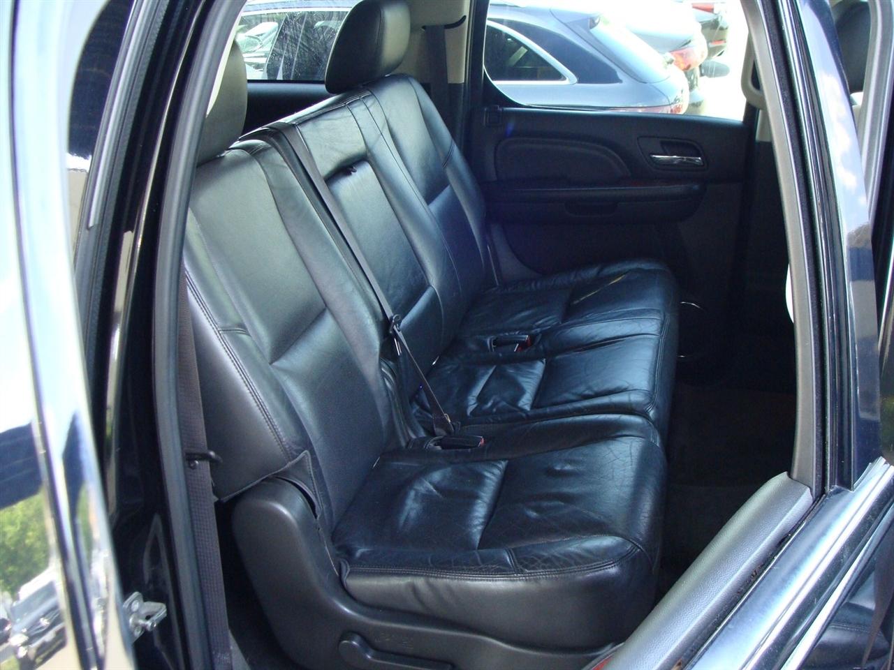 Cadillac Escalade ESV AWD 4dr Luxury 2012