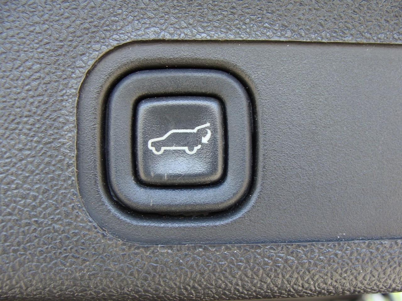 Cadillac Escalade ESV AWD 4dr Luxury 2012