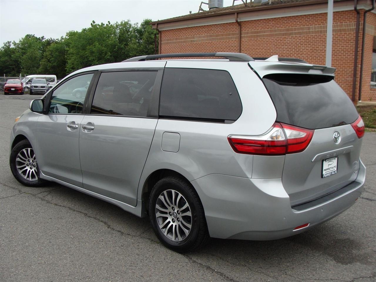 Toyota Sienna XLE Auto Access Seat FWD 7-Passenger (Natl) 2019