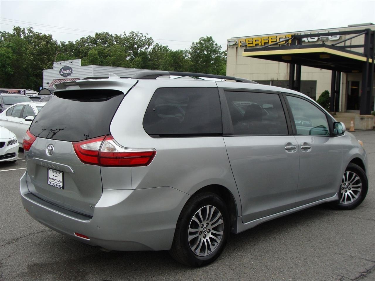 Toyota Sienna XLE Auto Access Seat FWD 7-Passenger (Natl) 2019