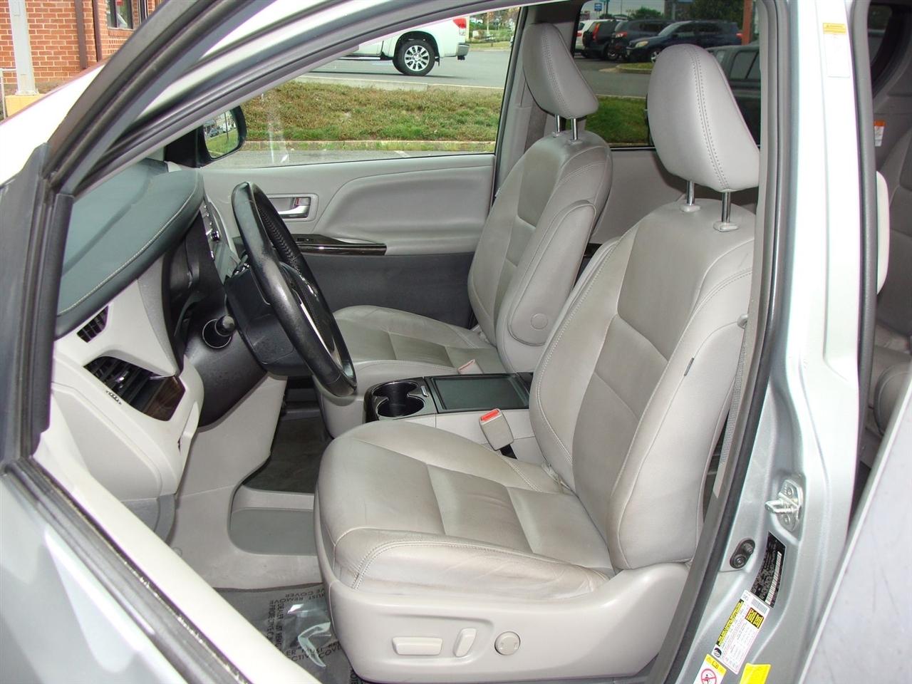 Toyota Sienna XLE Auto Access Seat FWD 7-Passenger (Natl) 2019
