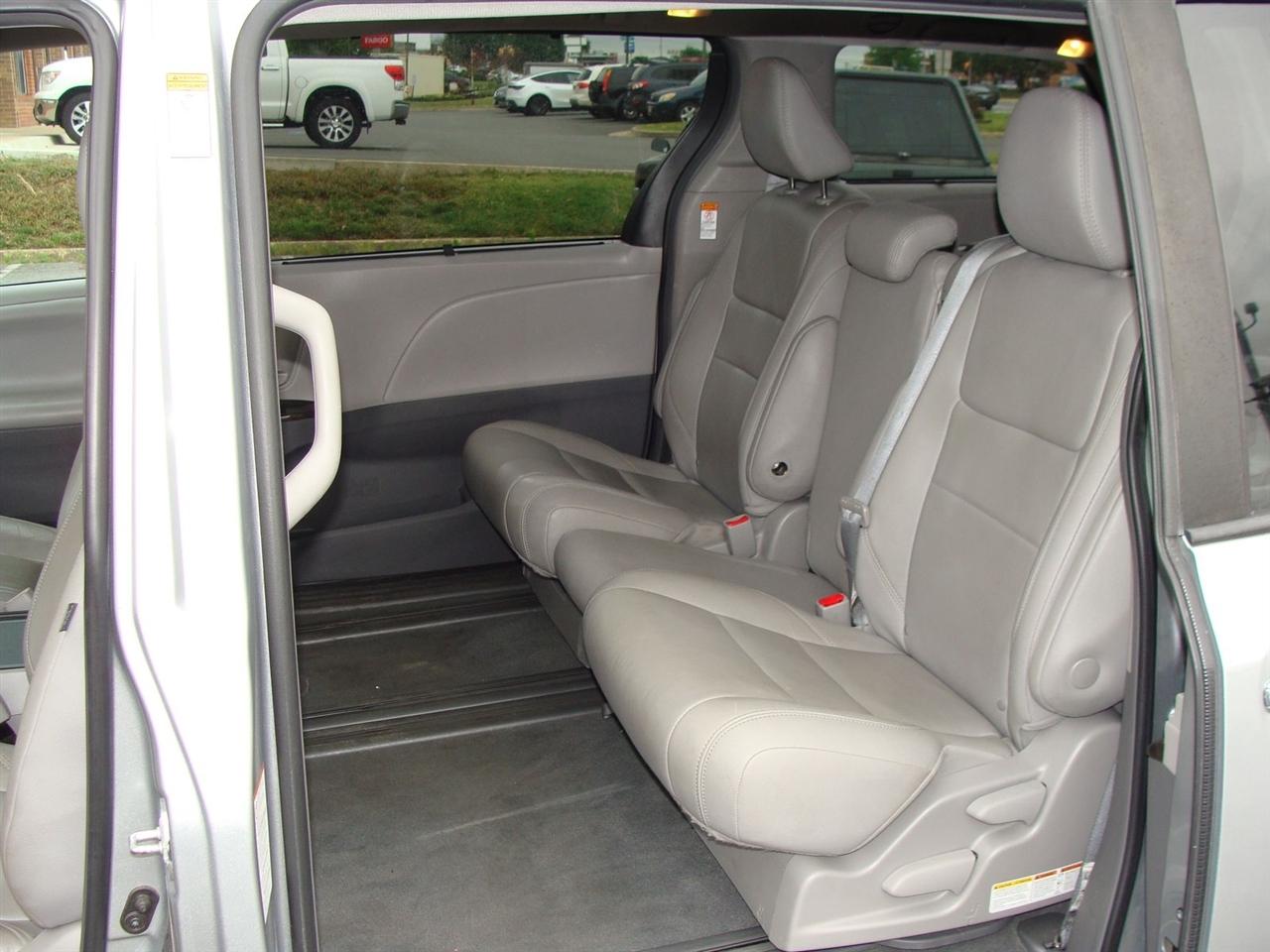 Toyota Sienna XLE Auto Access Seat FWD 7-Passenger (Natl) 2019