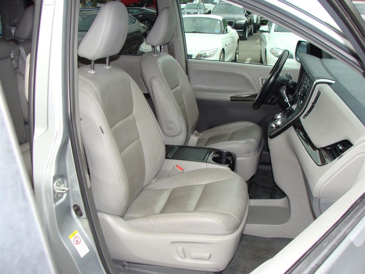 Toyota Sienna XLE Auto Access Seat FWD 7-Passenger (Natl) 2019