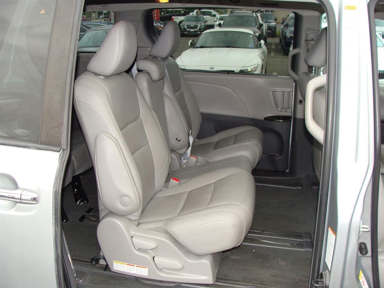 Toyota Sienna XLE Auto Access Seat FWD 7-Passenger (Natl) 2019