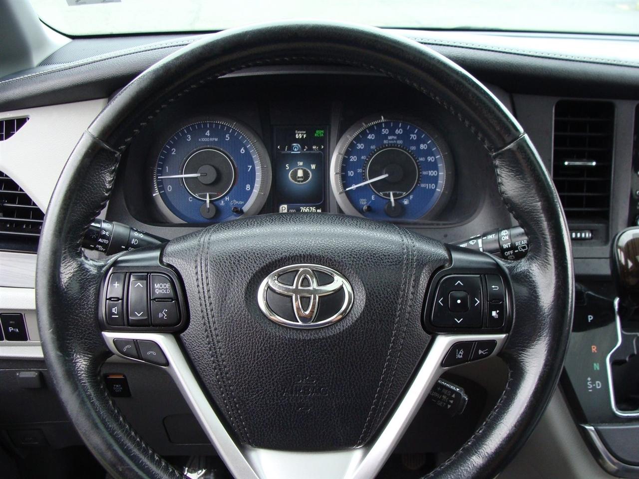 Toyota Sienna XLE Auto Access Seat FWD 7-Passenger (Natl) 2019
