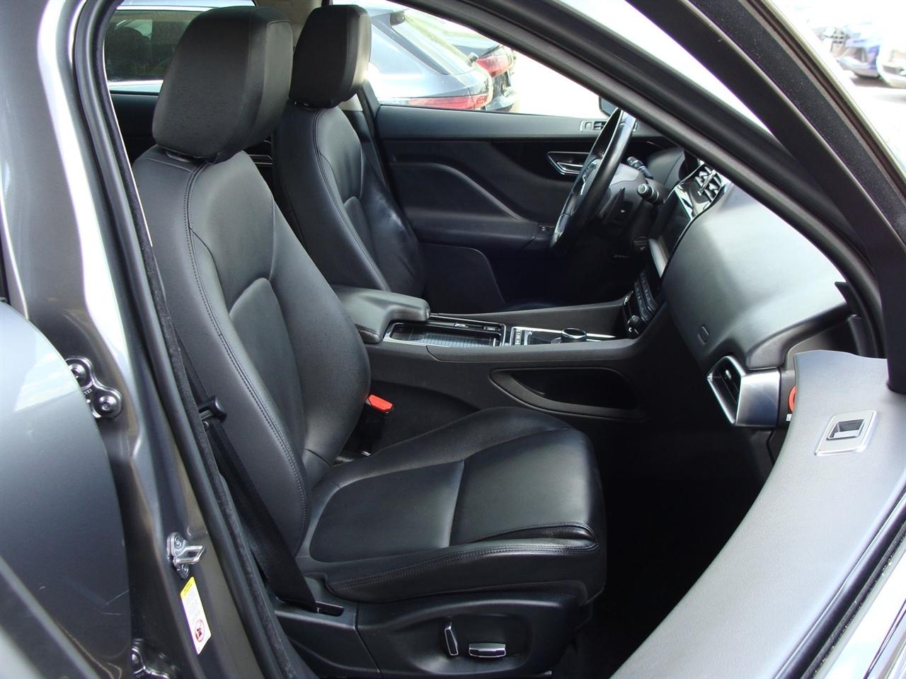 Jaguar F-Pace 25t Premium AWD 2019