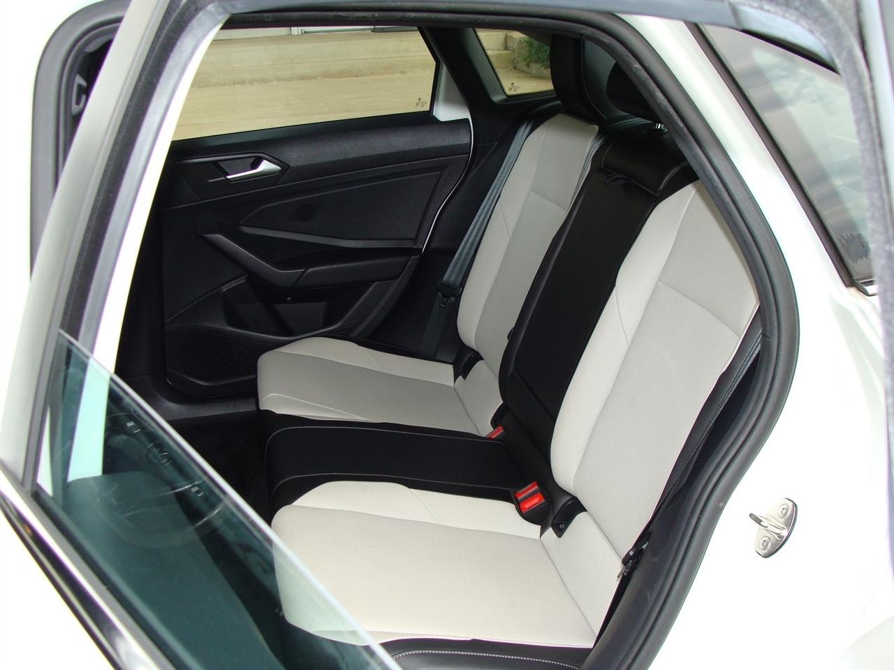 Volkswagen Jetta R-Line Auto w/SULEV 2019