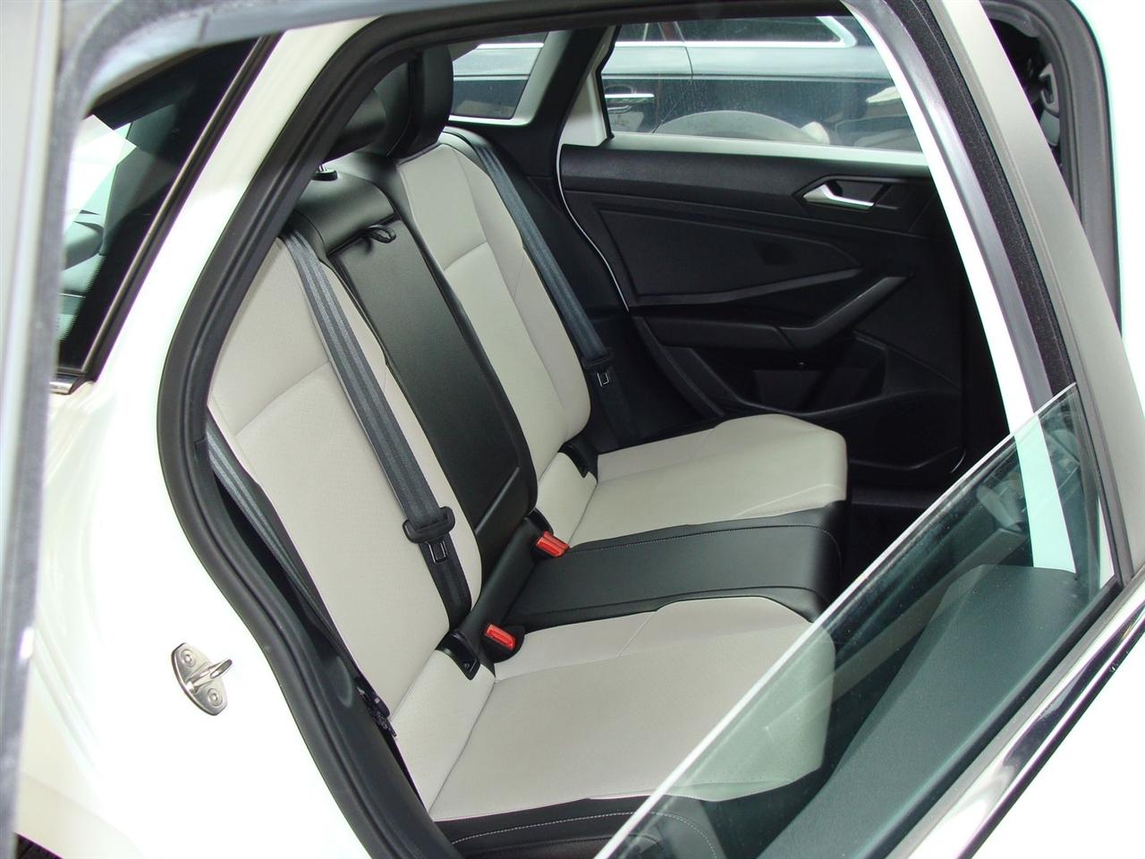 Volkswagen Jetta R-Line Auto w/SULEV 2019