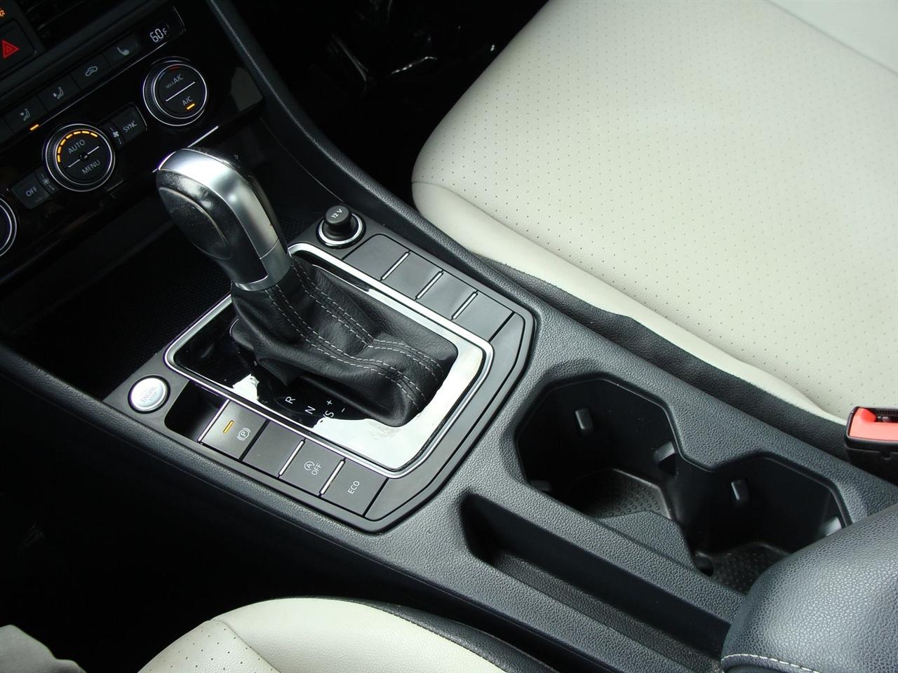 Volkswagen Jetta R-Line Auto w/SULEV 2019