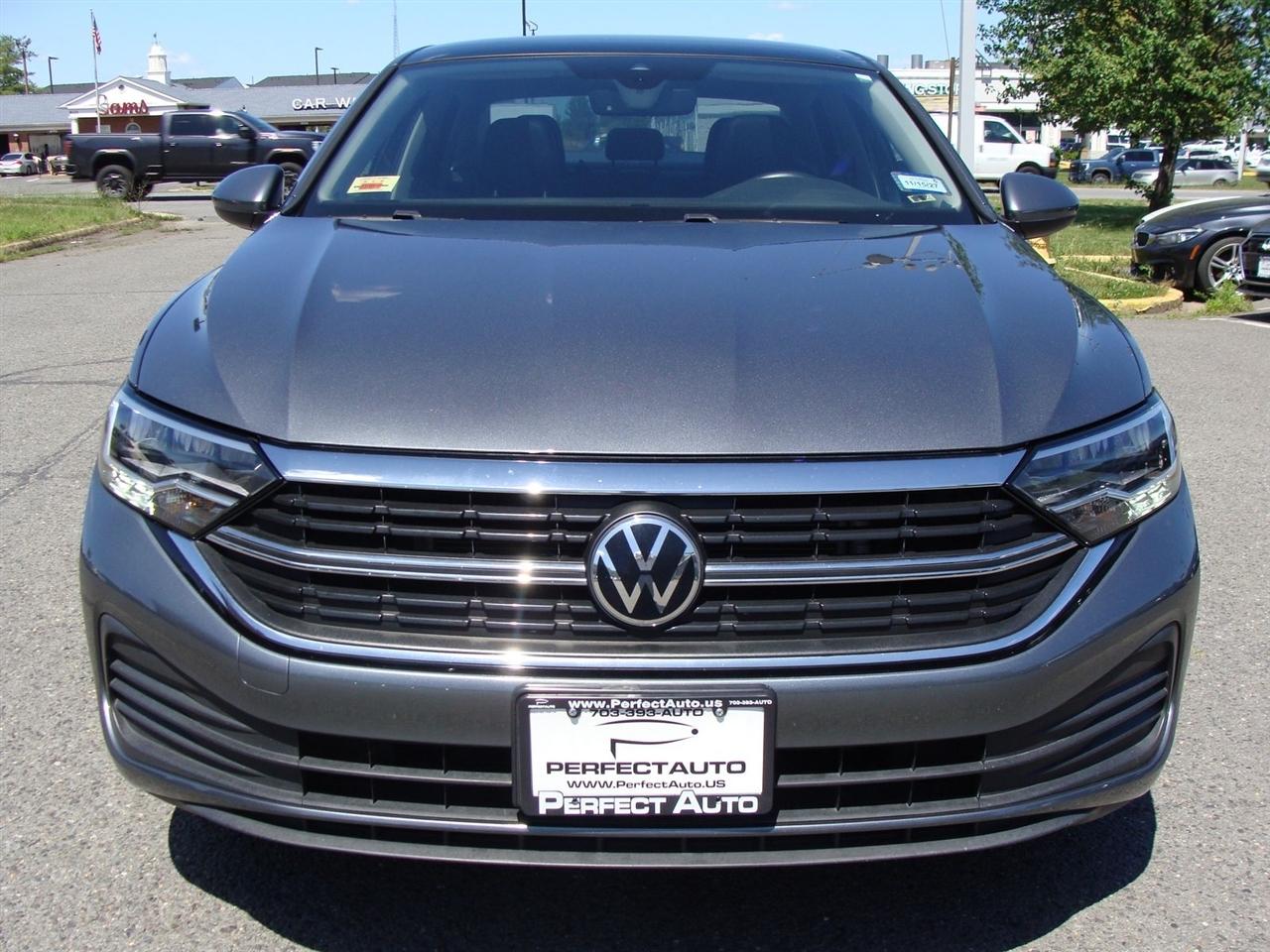 Volkswagen Jetta SE Auto 2022