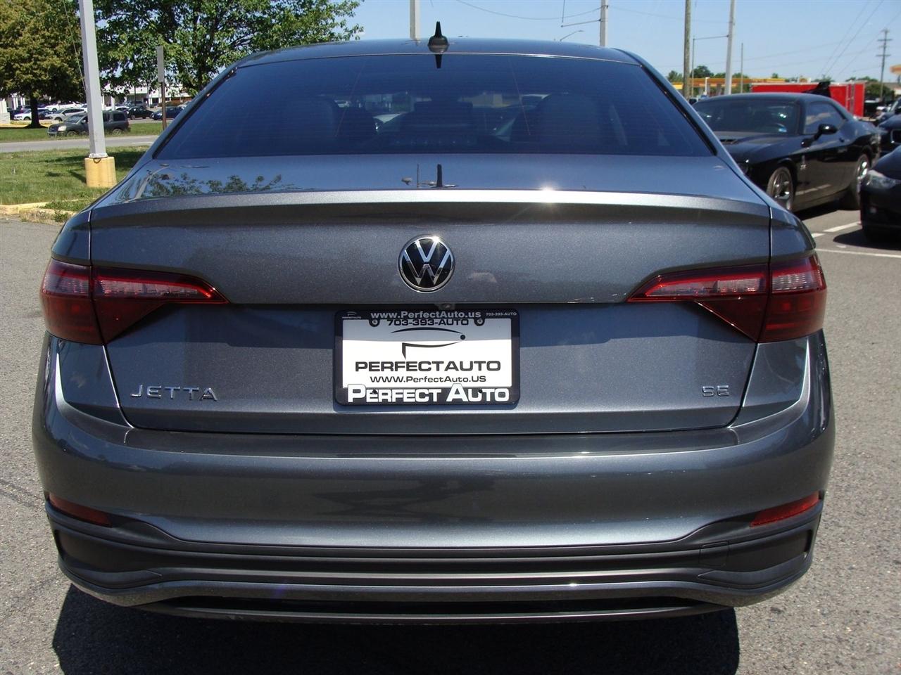 Volkswagen Jetta SE Auto 2022