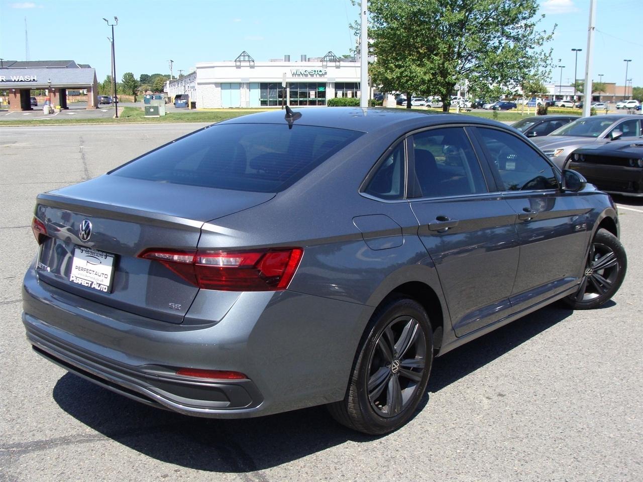Volkswagen Jetta SE Auto 2022