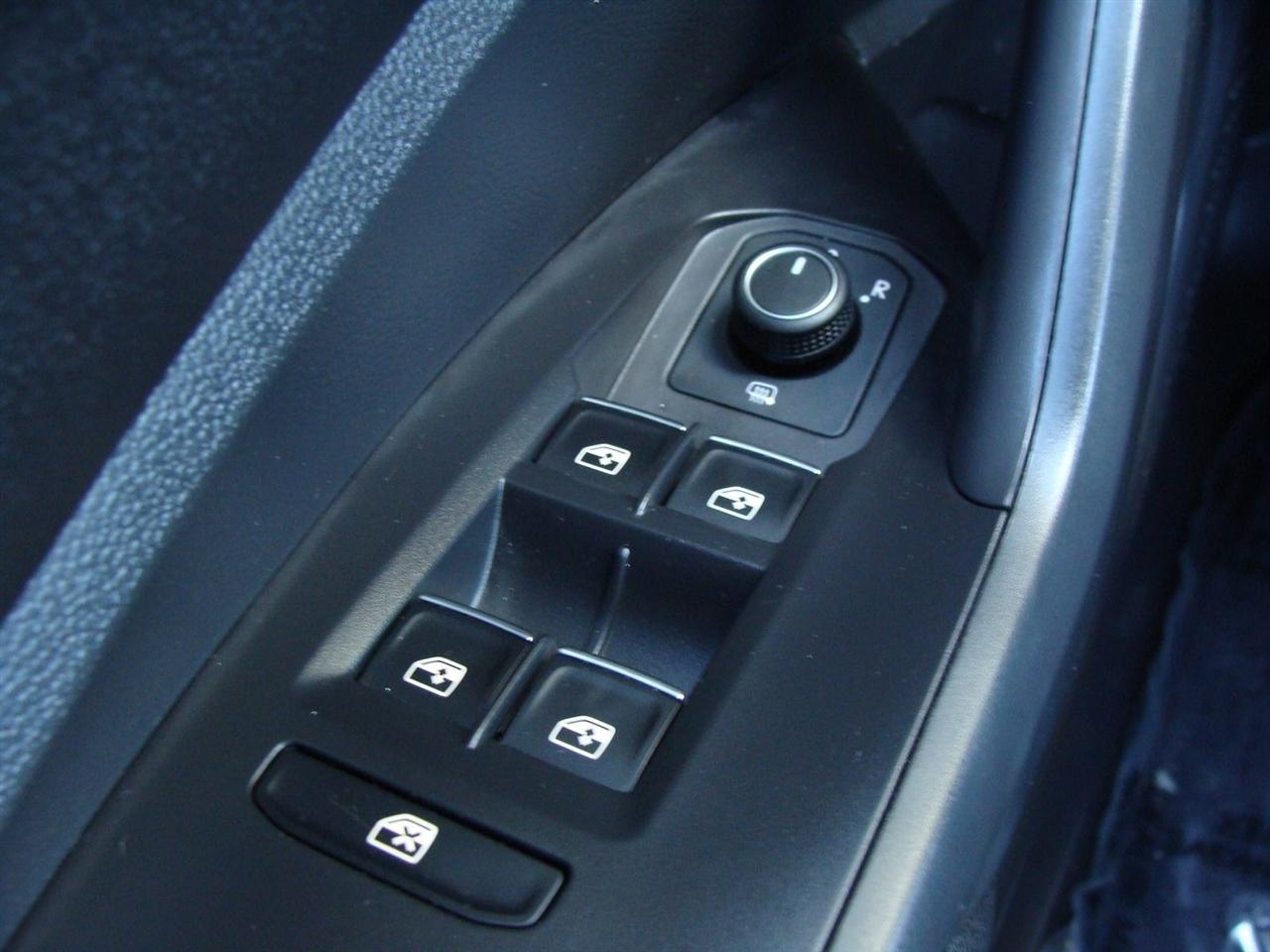 Volkswagen Jetta SE Auto 2022