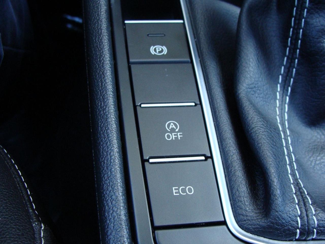 Volkswagen Jetta SE Auto 2022