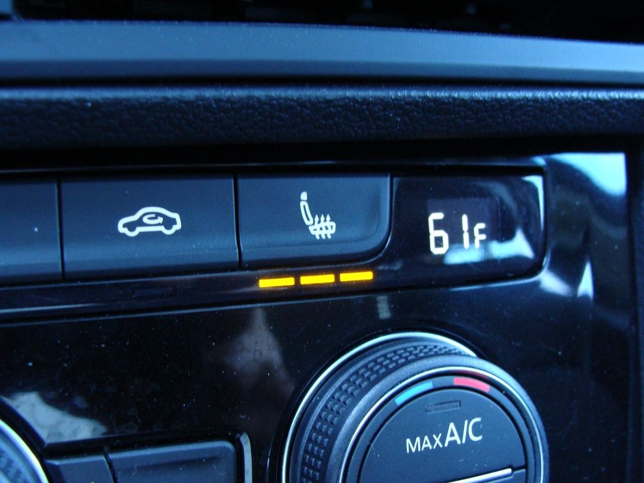 Volkswagen Jetta SE Auto 2022