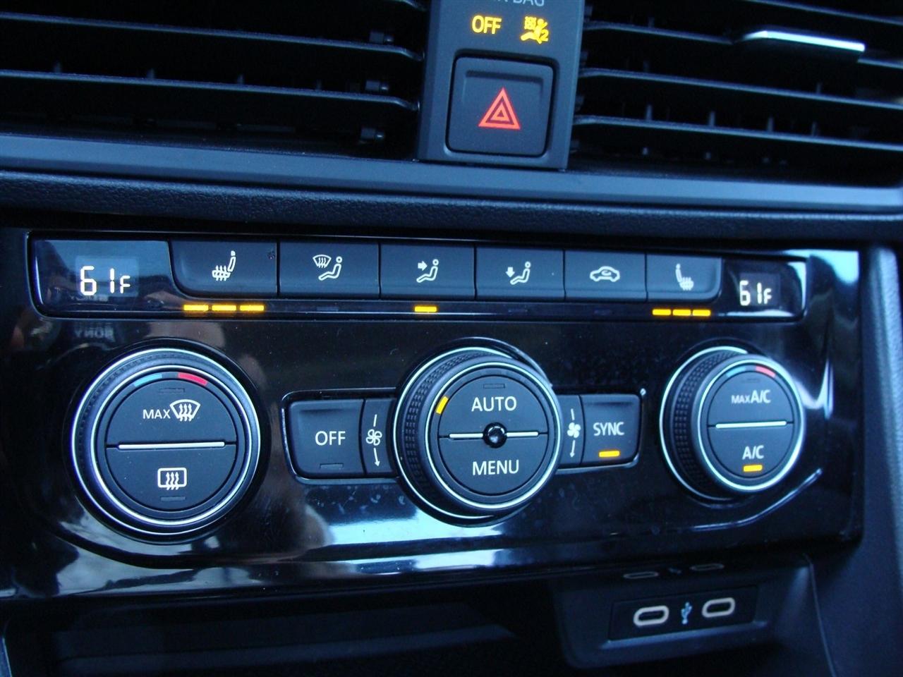 Volkswagen Jetta SE Auto 2022