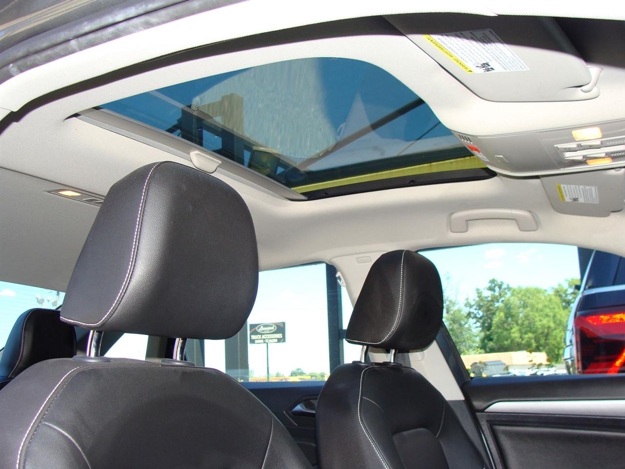 Volkswagen Jetta SE Auto 2022