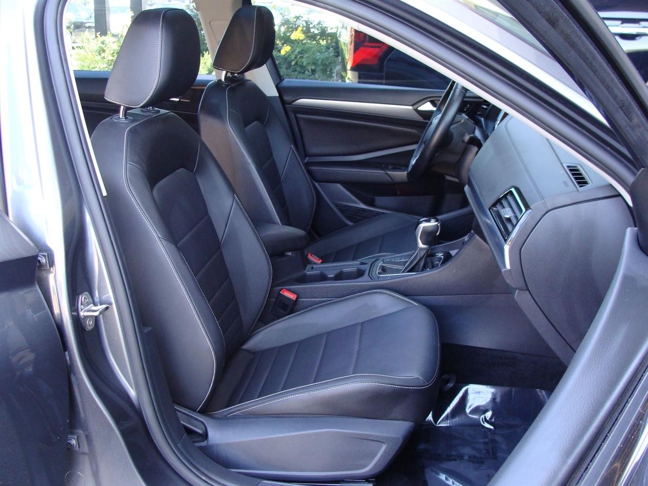Volkswagen Jetta SE Auto 2022