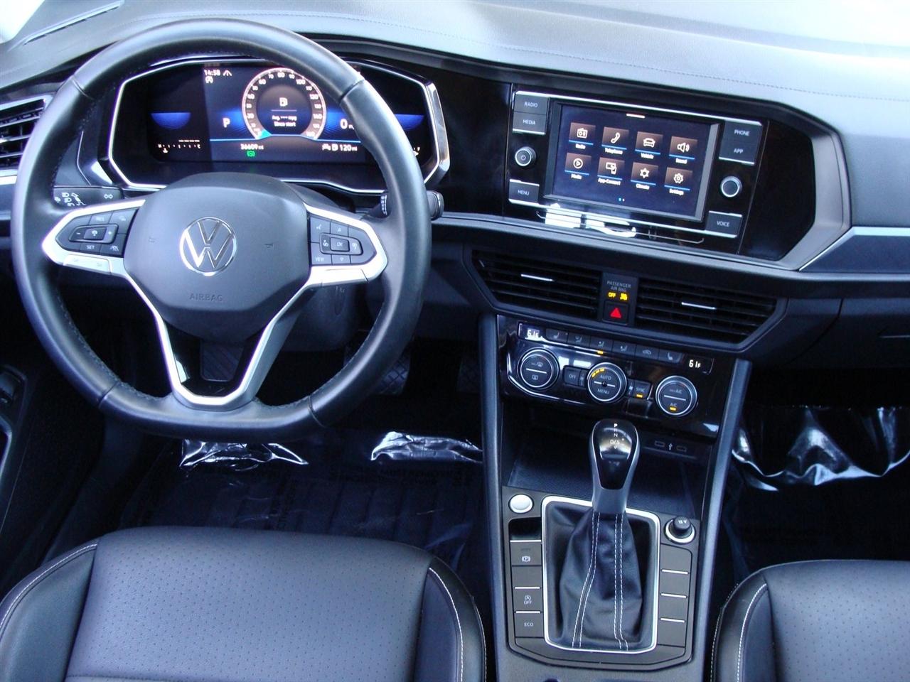 Volkswagen Jetta SE Auto 2022