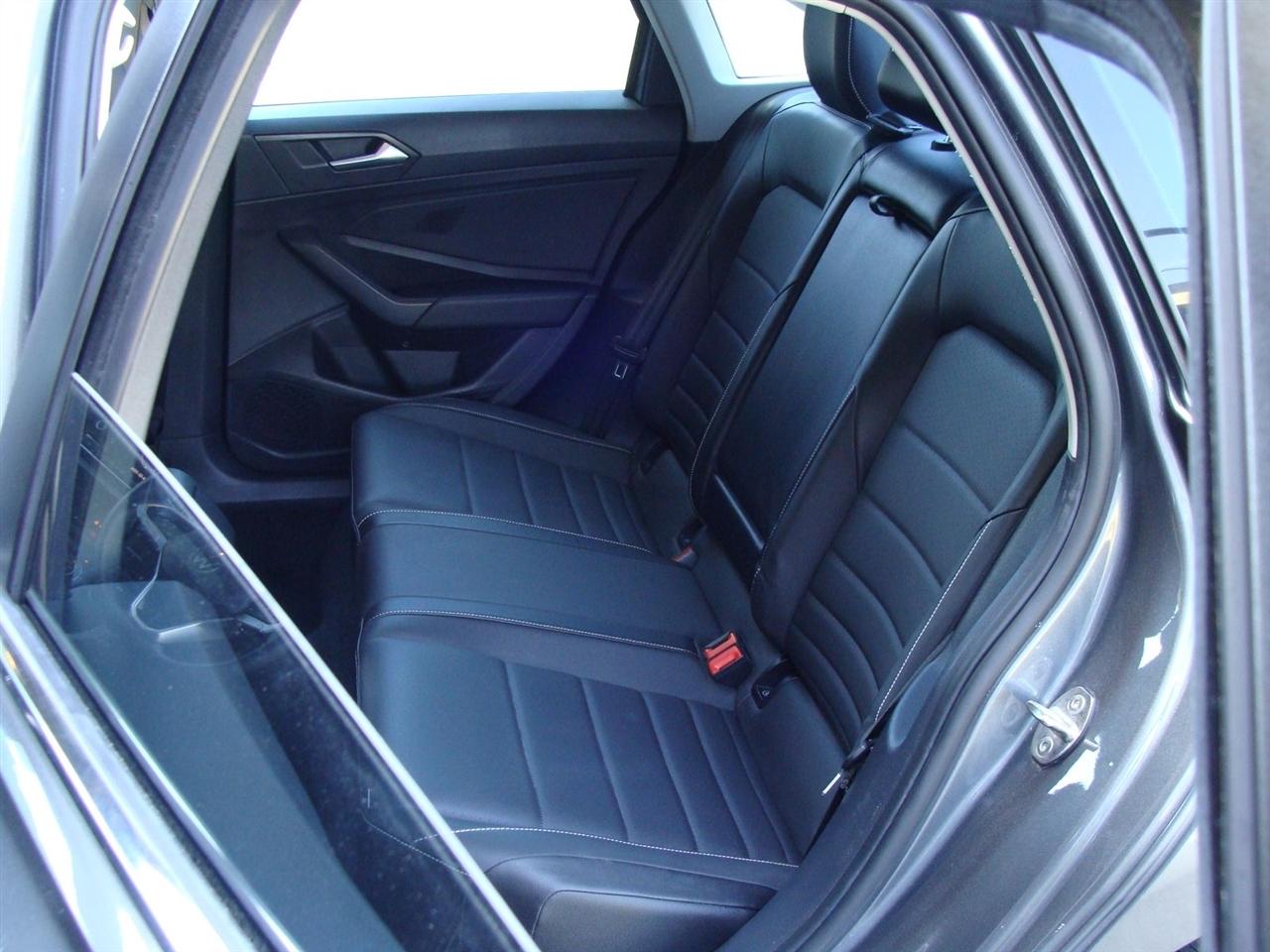 Volkswagen Jetta SE Auto 2022