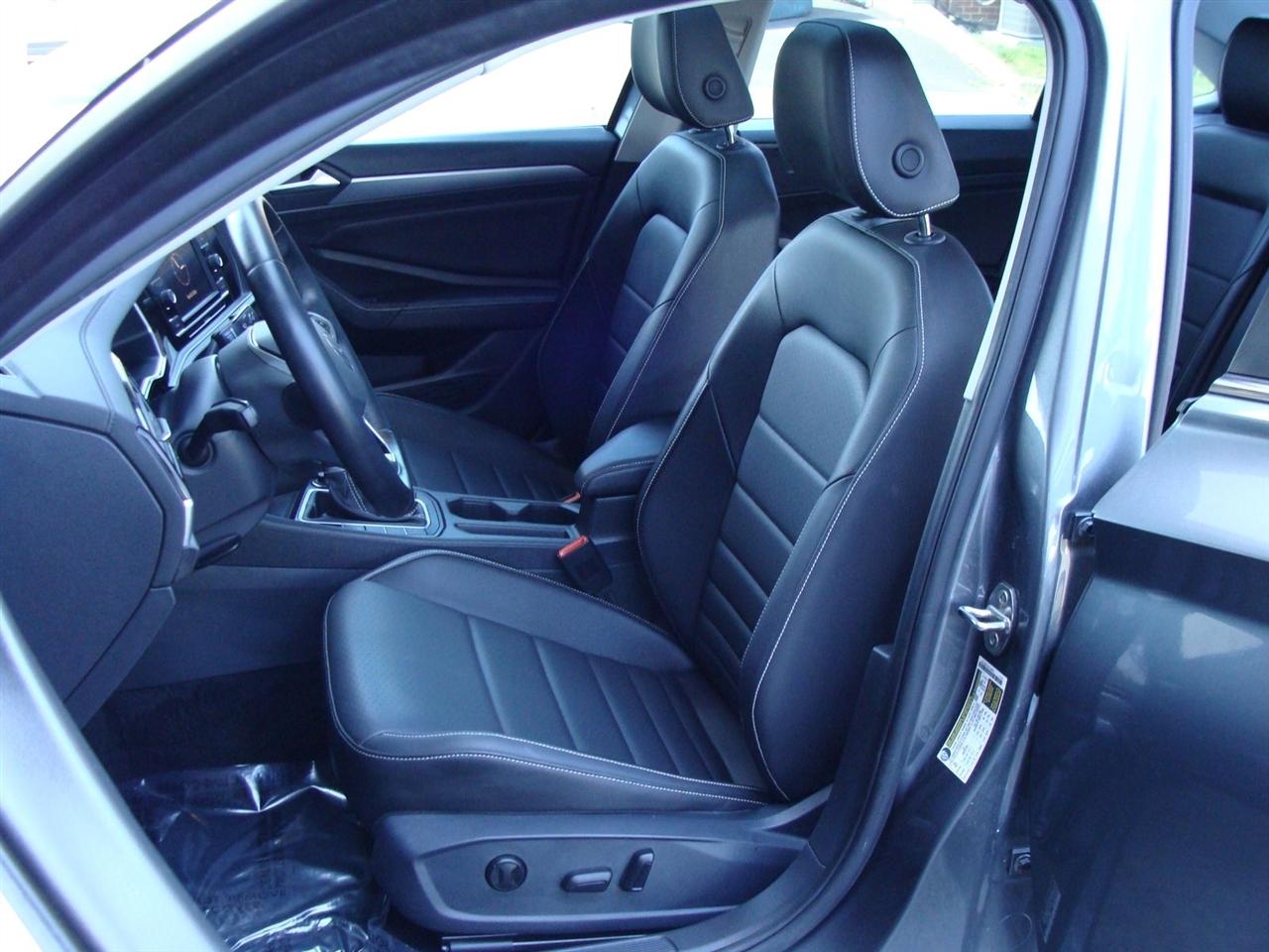Volkswagen Jetta SE Auto 2022