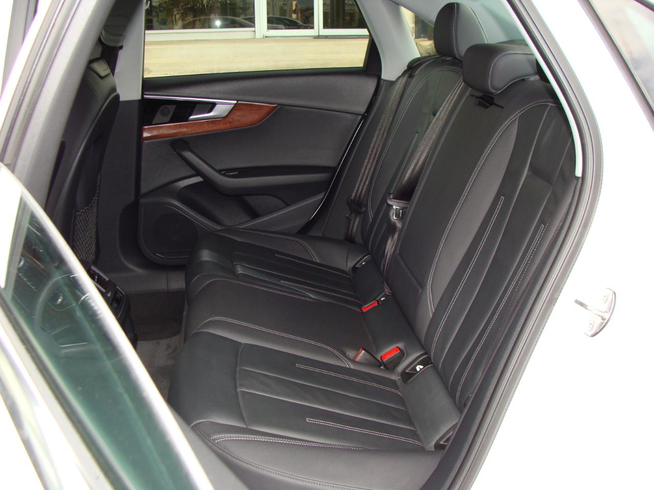 Audi A4 Sedan Premium 40 TFSI quattro 2021