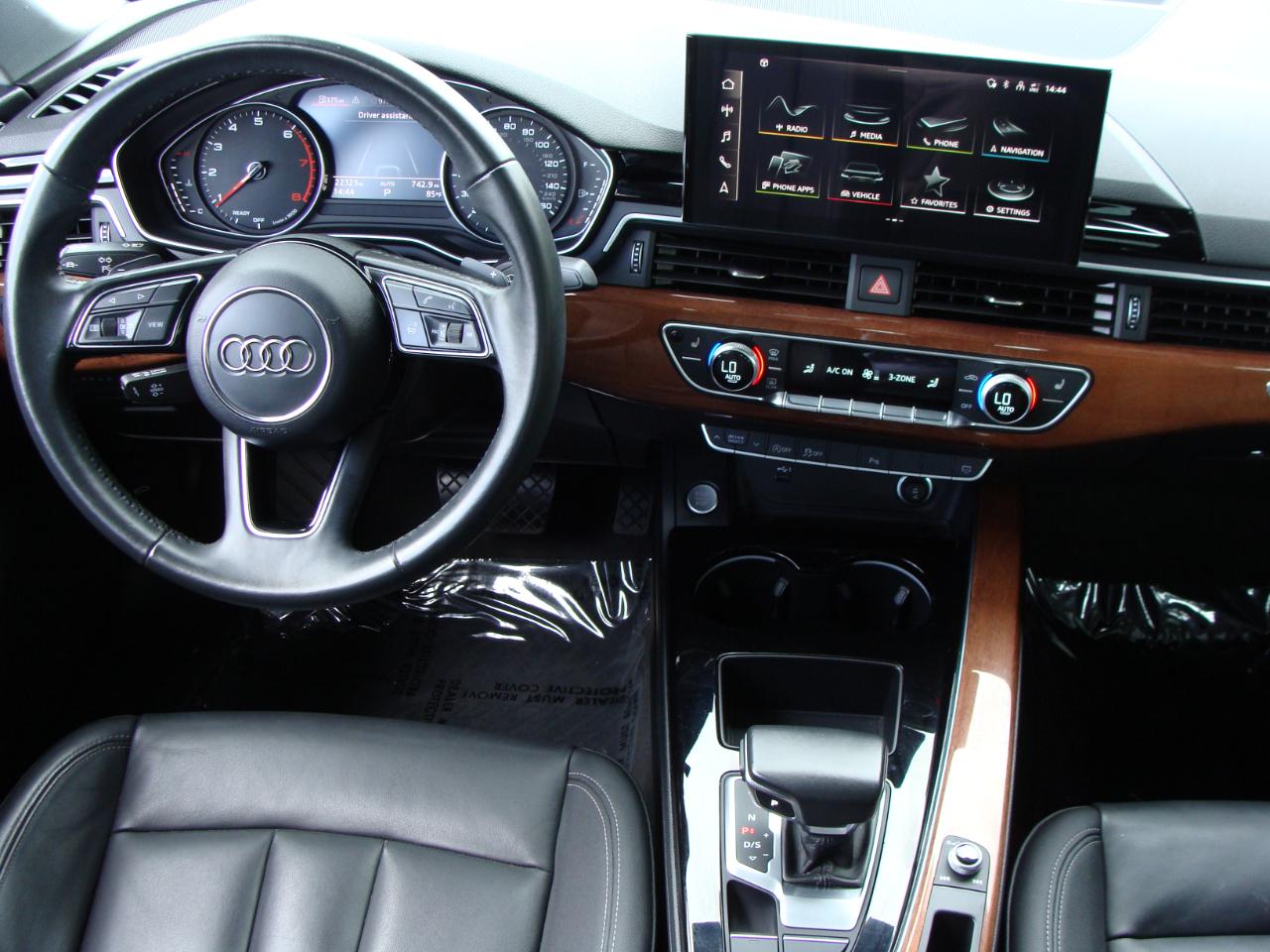 Audi A4 Sedan Premium 40 TFSI quattro 2021