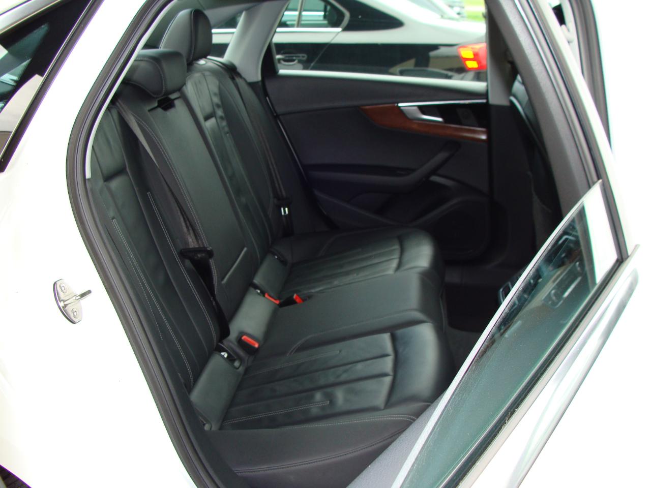 Audi A4 Sedan Premium 40 TFSI quattro 2021