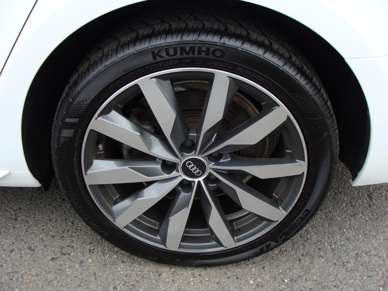 Audi A4 Sedan Premium 40 TFSI quattro 2021