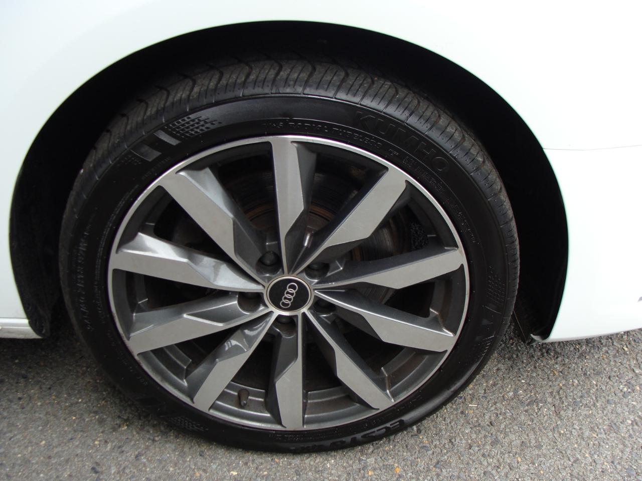 Audi A4 Sedan Premium 40 TFSI quattro 2021