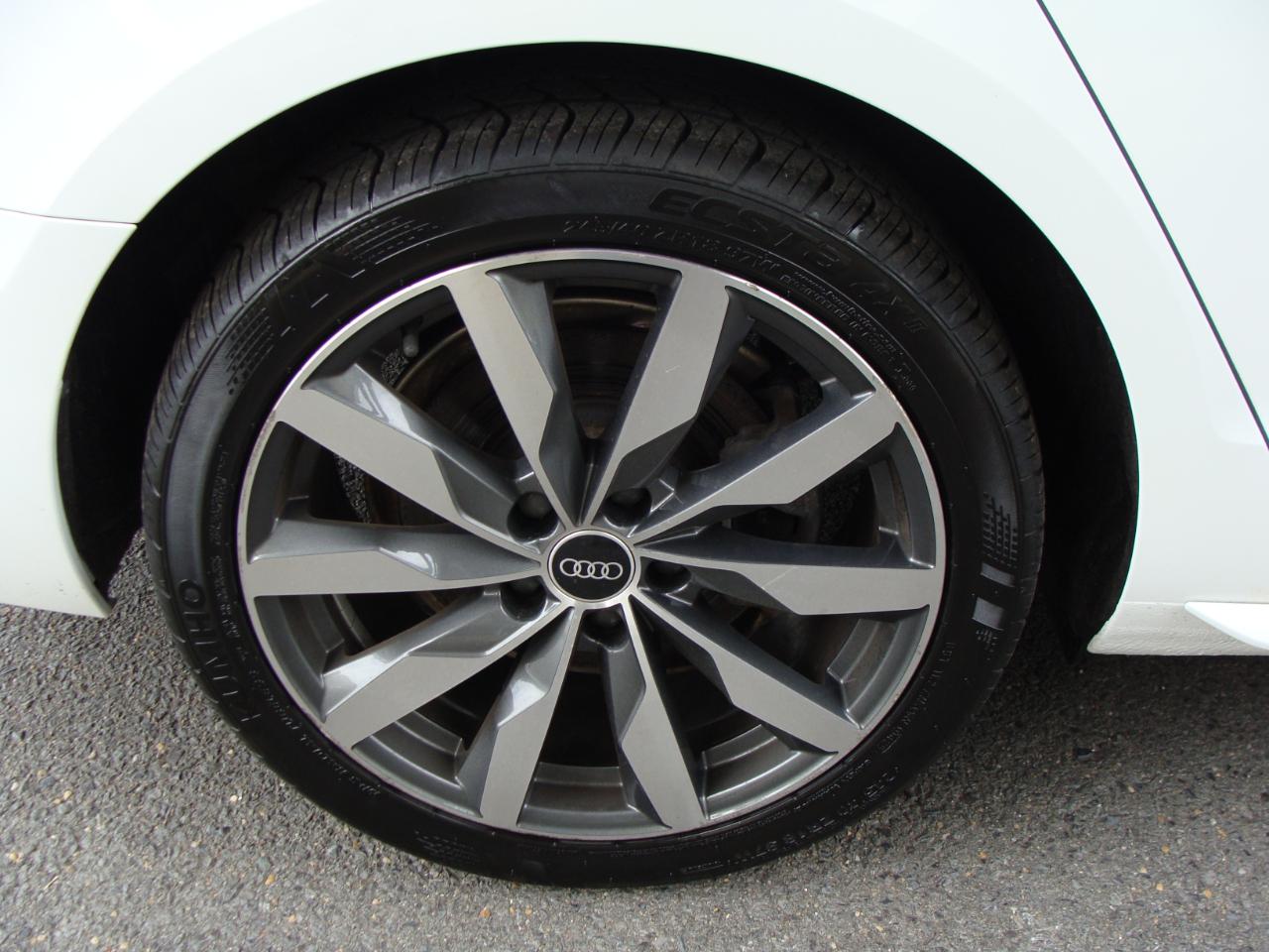 Audi A4 Sedan Premium 40 TFSI quattro 2021