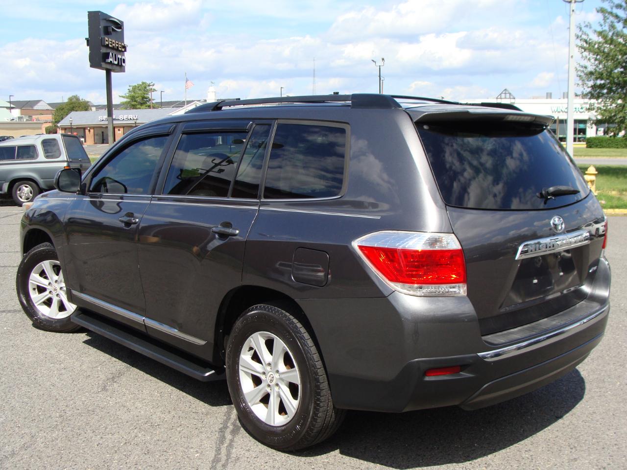 Toyota Highlander 4WD 4dr V6 (Natl) 2013