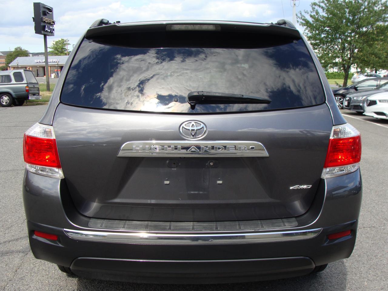 Toyota Highlander 4WD 4dr V6 (Natl) 2013