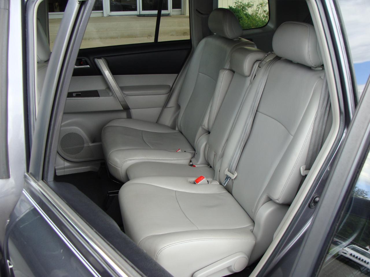 Toyota Highlander 4WD 4dr V6 (Natl) 2013