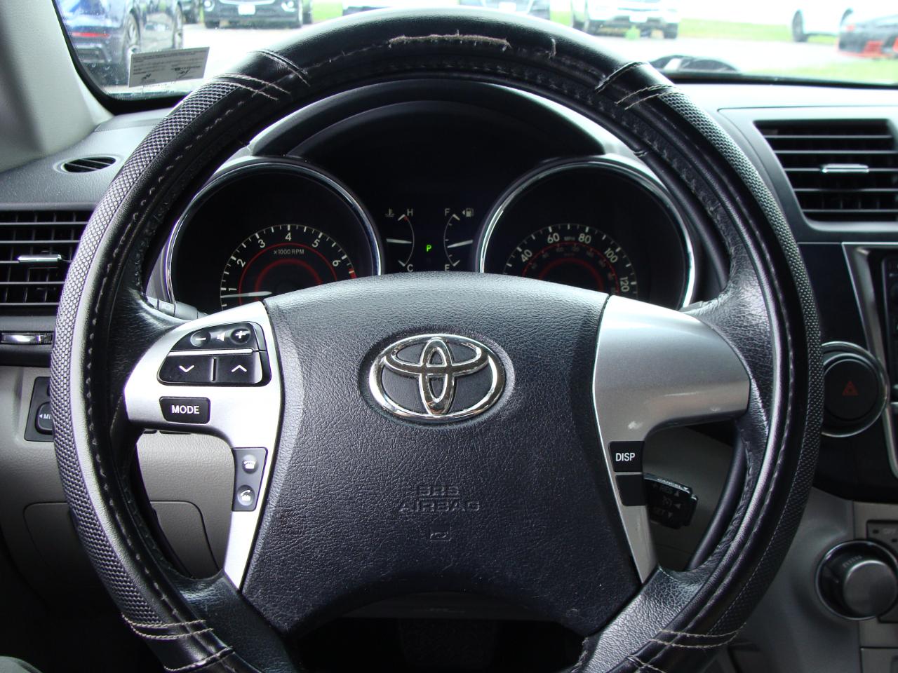 Toyota Highlander 4WD 4dr V6 (Natl) 2013