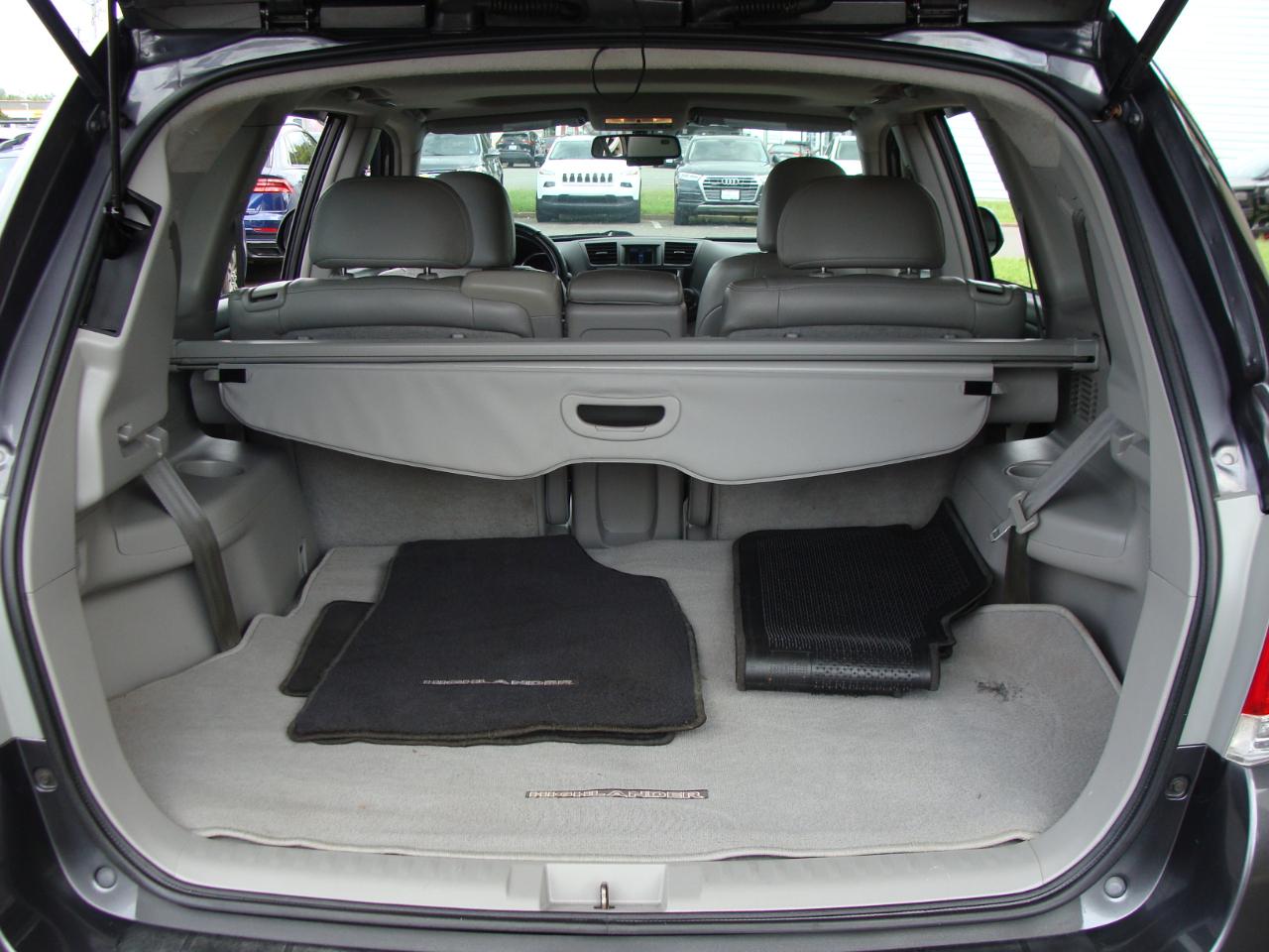 Toyota Highlander 4WD 4dr V6 (Natl) 2013