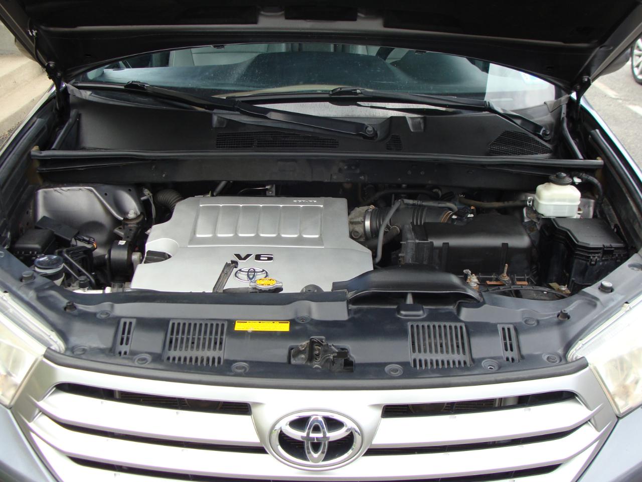 Toyota Highlander 4WD 4dr V6 (Natl) 2013